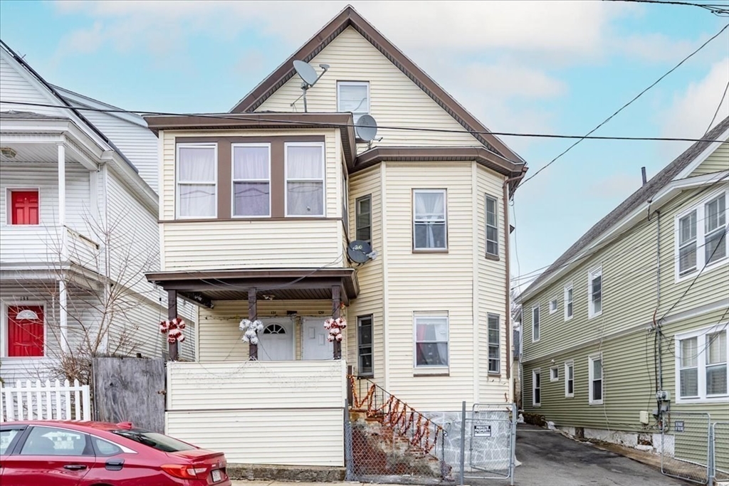 129-131 Lexington Street, Lawrence, Massachusetts, 6 Bedrooms Bedrooms, 12 Rooms Rooms,2 BathroomsBathrooms,Residential Income,For Sale,Lexington Street,73476992