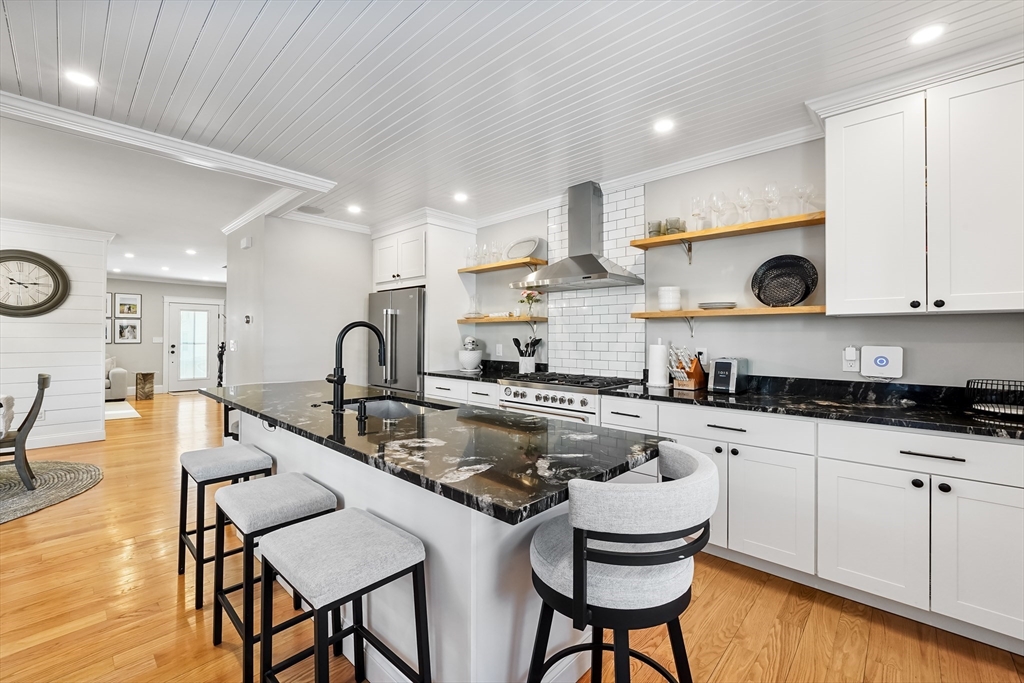 814 Main St, Winchester, Massachusetts, 4 Bedrooms Bedrooms, 7 Rooms Rooms,2.5 BathroomsBathrooms,Residential Lease,For Rent,Main St,73477068