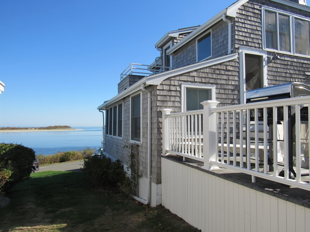 4 Cliff Road, Ipswich, Massachusetts, 2 Bedrooms Bedrooms, 7 Rooms Rooms,1 BathroomBathrooms,Residential Lease,For Rent,Cliff Road,73477072