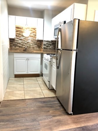 10 4th Street Place, Cambridge, Massachusetts, 1 Bedroom Bedrooms, 3 Rooms Rooms,1 BathroomBathrooms,Residential Lease,For Rent,4th Street Place,73477078