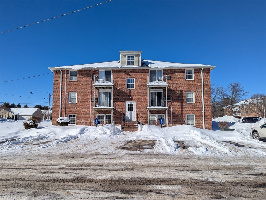 10 Woodman Way, Newburyport, Massachusetts, 2 Bedrooms Bedrooms, 4 Rooms Rooms,1 BathroomBathrooms,Residential,For Sale,Woodman Way,73477083