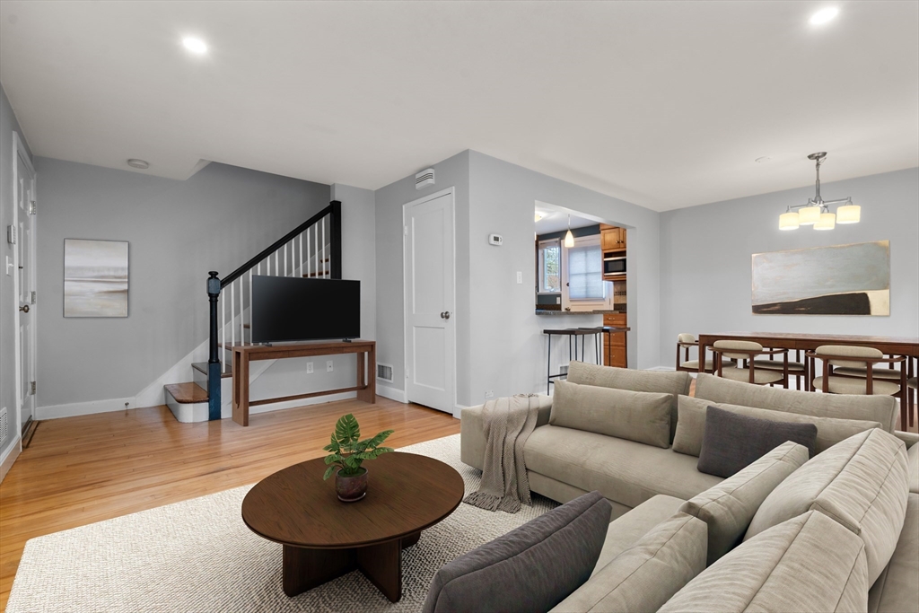 57 Pierce Rd, Watertown, Massachusetts, 2 Bedrooms Bedrooms, 6 Rooms Rooms,1 BathroomBathrooms,Residential,For Sale,Pierce Rd,73424689