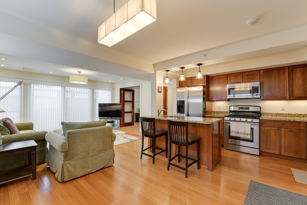27 West, Cambridge, Massachusetts, 2 Bedrooms Bedrooms, 5 Rooms Rooms,1 BathroomBathrooms,Residential,For Sale,West,73465948