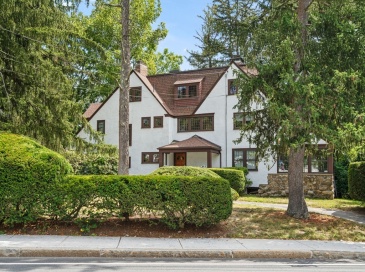 570 Washington Street, Dedham, Massachusetts, 6 Bedrooms Bedrooms, 11 Rooms Rooms,2.5 BathroomsBathrooms,Residential,For Sale,Washington Street,73426915