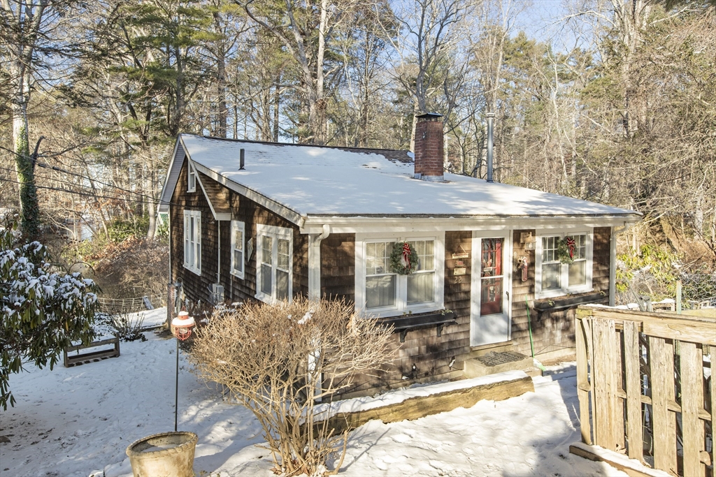 22 Mill Pond Rd, Pembroke, Massachusetts, 1 Bedroom Bedrooms, 5 Rooms Rooms,1 BathroomBathrooms,Residential,For Sale,Mill Pond Rd,73463873