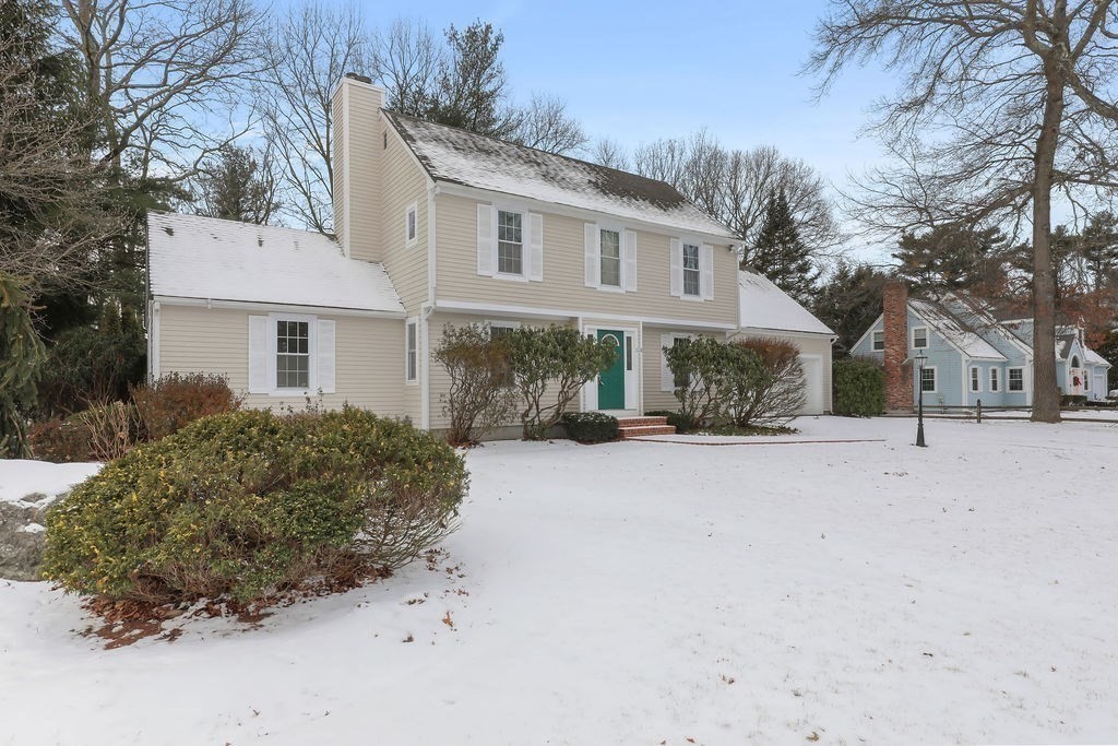 38 Fairway Drive, Attleboro, Massachusetts, 3 Bedrooms Bedrooms, 8 Rooms Rooms,2.5 BathroomsBathrooms,Residential,For Sale,Fairway Drive,73466276