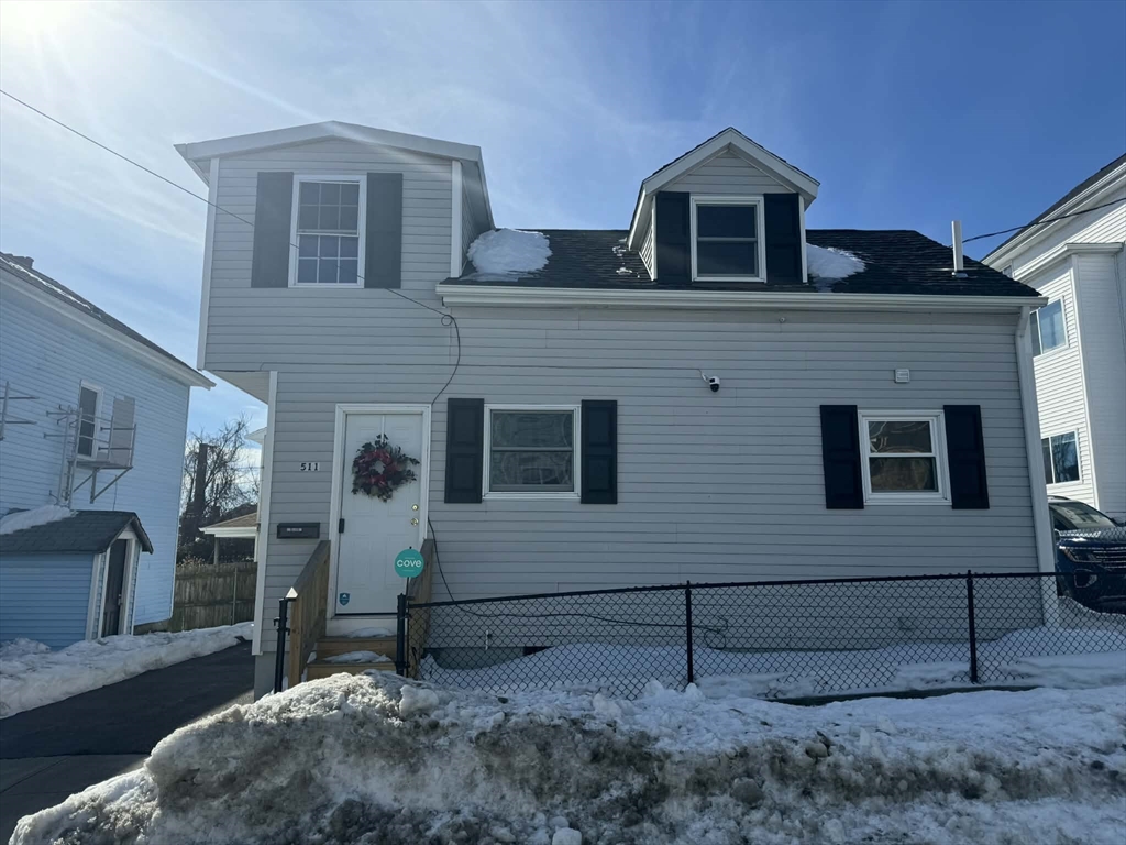511 Bank St, Fall River, Massachusetts, 2 Bedrooms Bedrooms, 5 Rooms Rooms,1 BathroomBathrooms,Residential,For Sale,Bank St,73477124