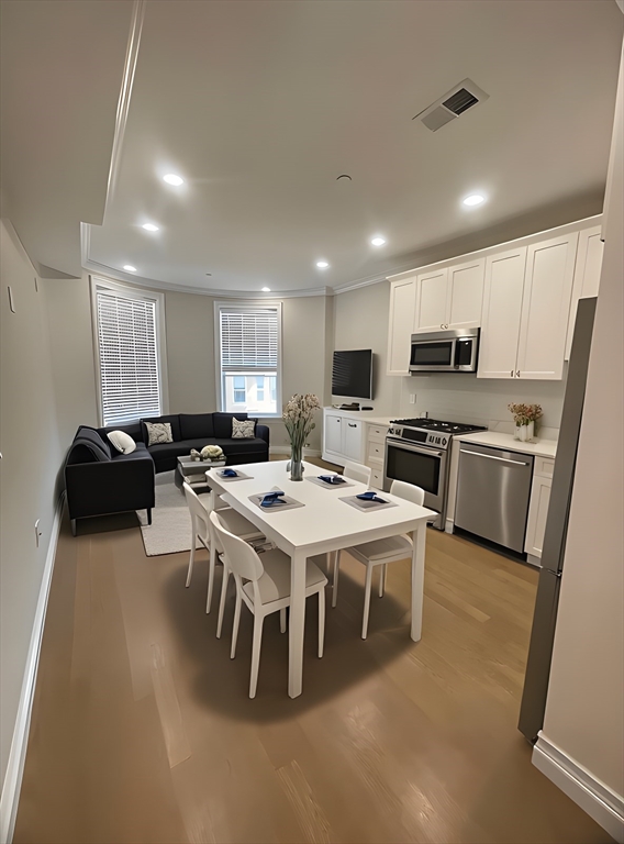 14 Mount Hood Road, Boston, Massachusetts, 2 Bedrooms Bedrooms, 4 Rooms Rooms,1 BathroomBathrooms,Residential Lease,For Rent,Mount Hood Road,73477129