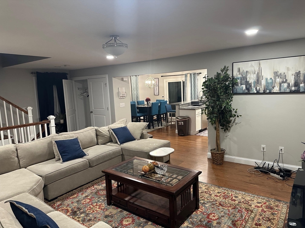 21 Burncoat Heights, Worcester, Massachusetts, 3 Bedrooms Bedrooms, 5 Rooms Rooms,2.5 BathroomsBathrooms,Residential Lease,For Rent,Burncoat Heights,73477174