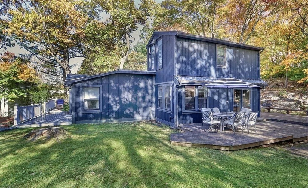 7 West St, Melrose, Massachusetts, 3 Bedrooms Bedrooms, 6 Rooms Rooms,1 BathroomBathrooms,Residential,For Sale,West St,73477206