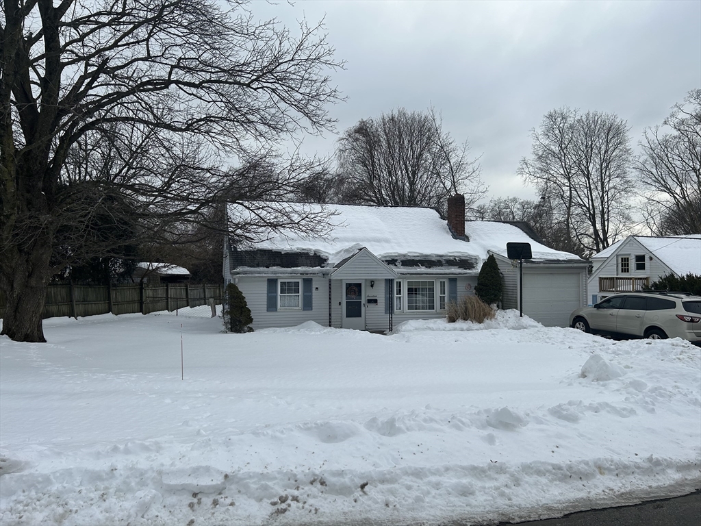 17 Janet Cir, Shrewsbury, Massachusetts, 3 Bedrooms Bedrooms, 6 Rooms Rooms,1 BathroomBathrooms,Residential Lease,For Rent,Janet Cir,73477209