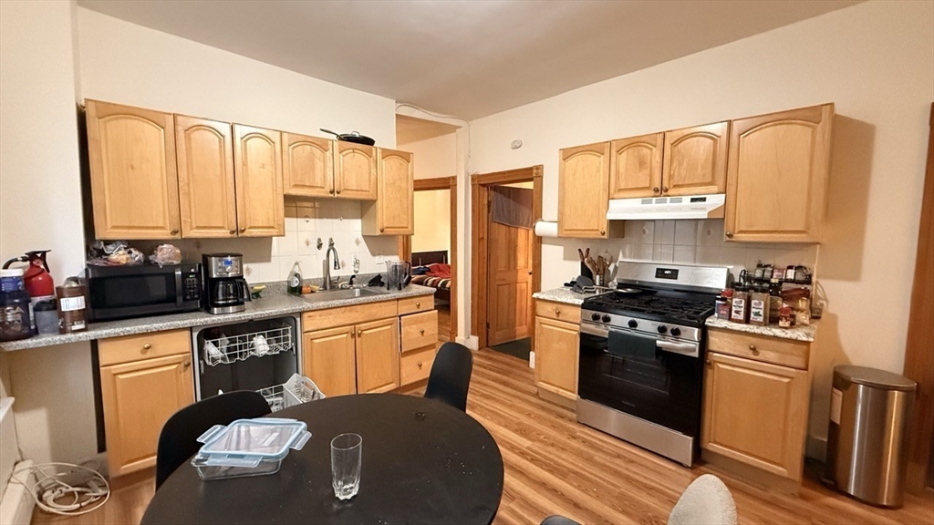 26 Darling, Boston, Massachusetts, 3 Bedrooms Bedrooms, 7 Rooms Rooms,1 BathroomBathrooms,Residential Lease,For Rent,Darling,73477230