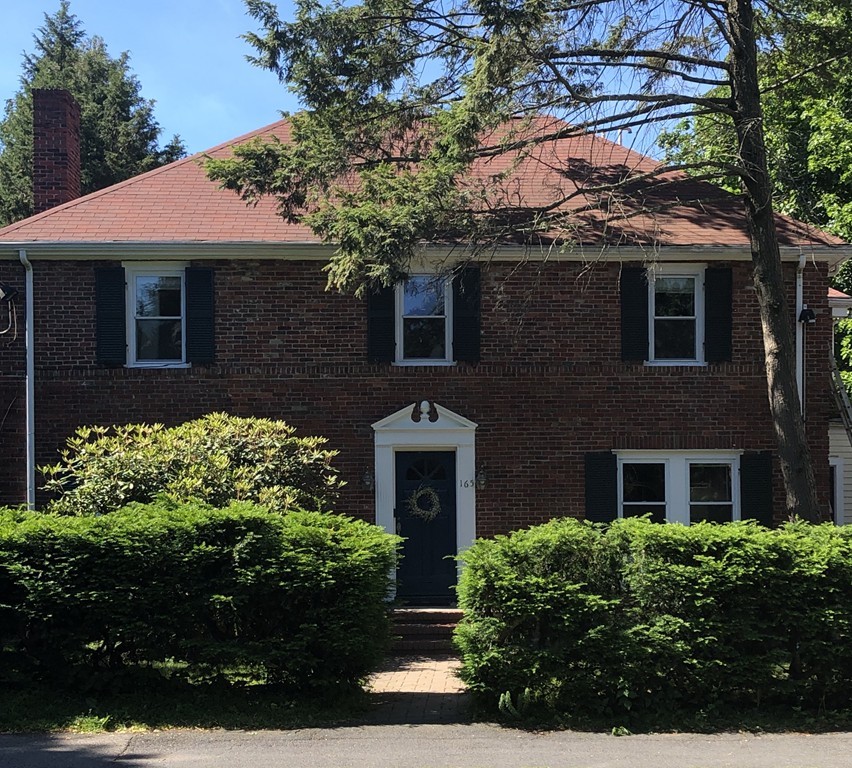 165 Longwood Avenue, Brookline, Massachusetts, 4 Bedrooms Bedrooms, 9 Rooms Rooms,3.5 BathroomsBathrooms,Residential Lease,For Rent,Longwood Avenue,73477239