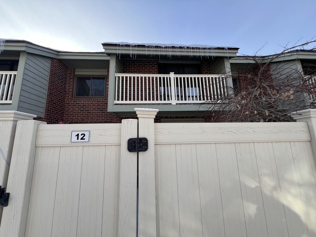 12 Greenbrook Drive, Stoughton, Massachusetts, 3 Bedrooms Bedrooms, 6 Rooms Rooms,1.5 BathroomsBathrooms,Residential,For Sale,Greenbrook Drive,73477254