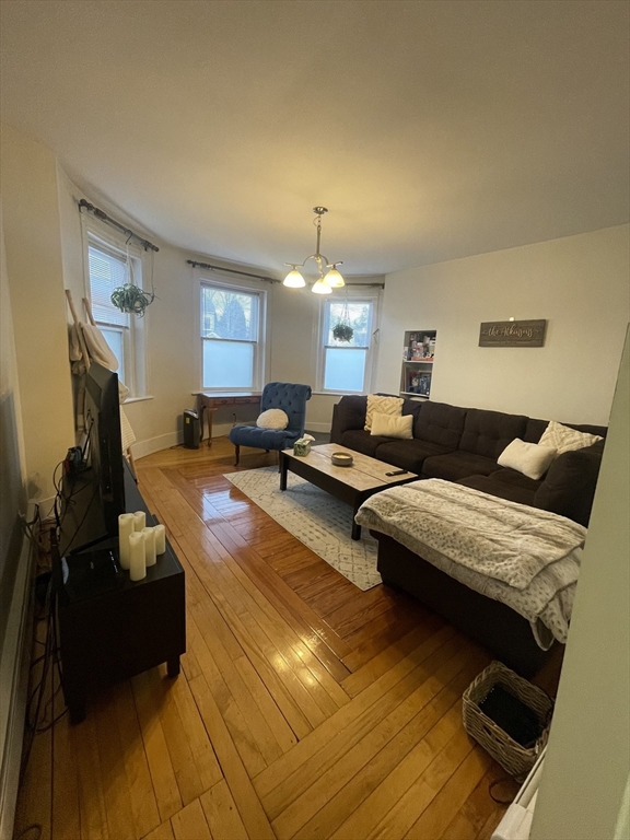 674 Boylston Street, Newton, Massachusetts, 3 Bedrooms Bedrooms, 5 Rooms Rooms,1 BathroomBathrooms,Residential Lease,For Rent,Boylston Street,73464967