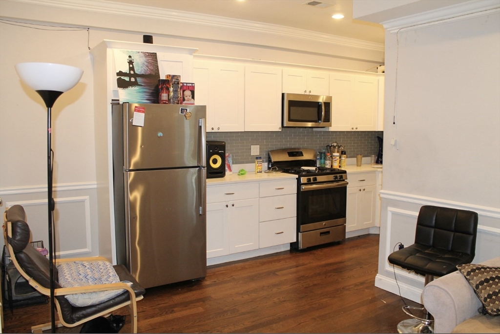 34 Circuit St, Boston, Massachusetts, 5 Bedrooms Bedrooms, 8 Rooms Rooms,2 BathroomsBathrooms,Residential Lease,For Rent,Circuit St,73477296