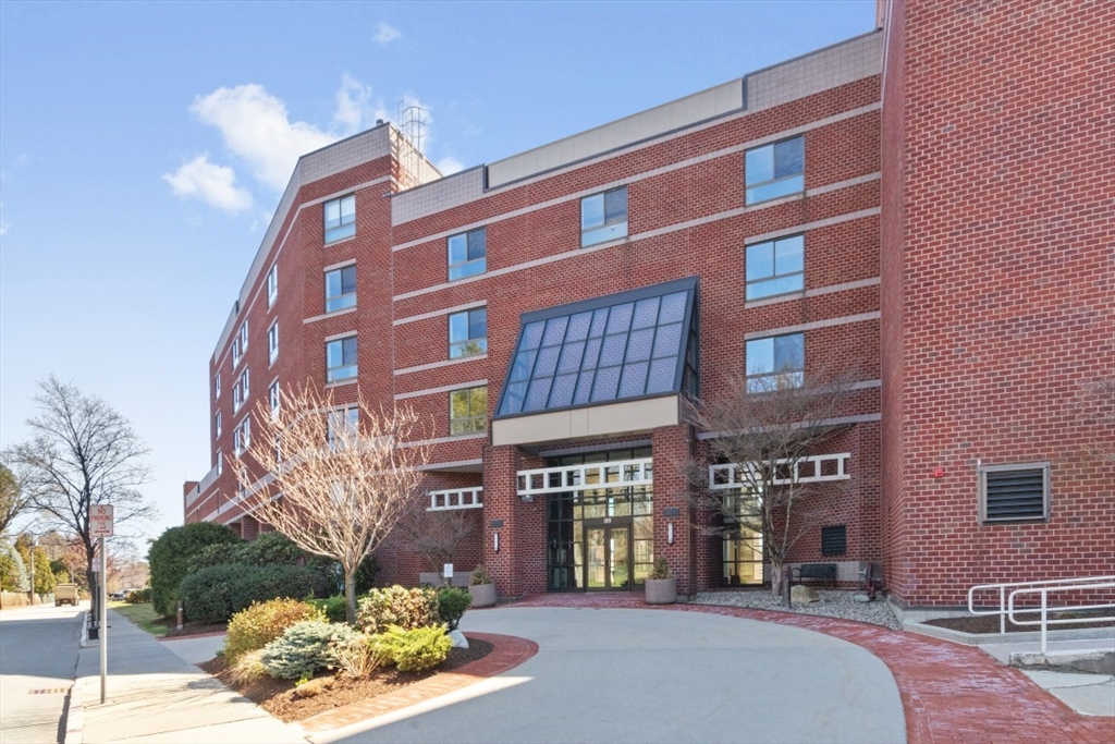 199 Coolidge Ave, Watertown, Massachusetts, 2 Bedrooms Bedrooms, 5 Rooms Rooms,2.5 BathroomsBathrooms,Residential Lease,For Rent,Coolidge Ave,73477300