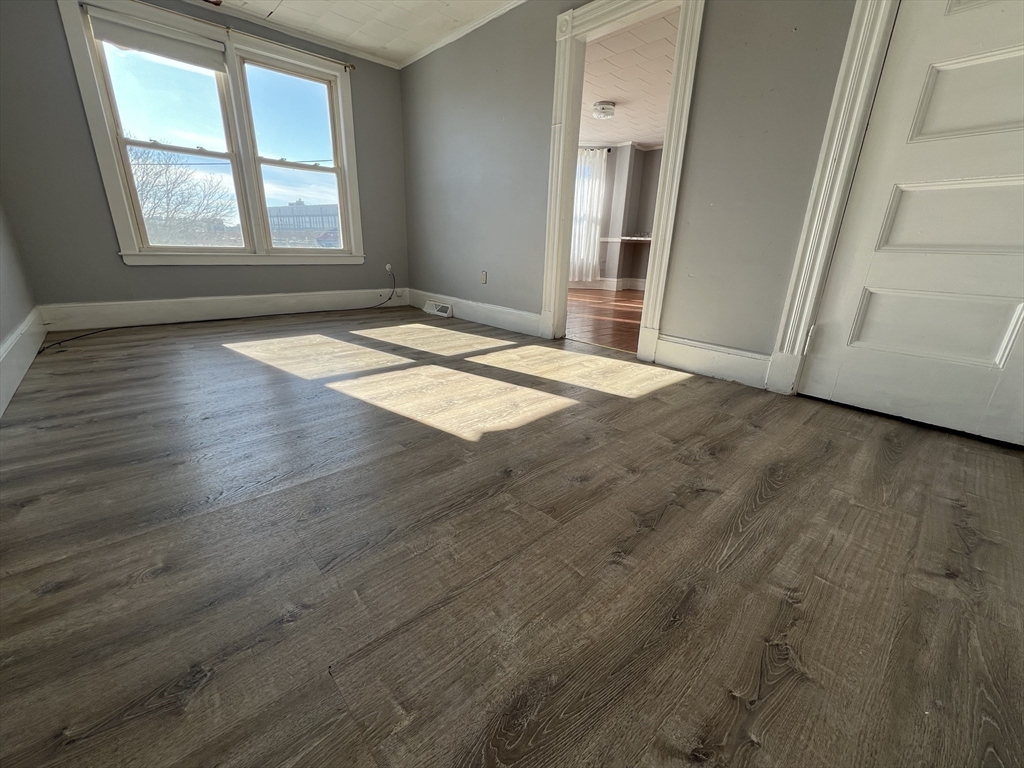 34 Chestnut Street, Wakefield, Massachusetts, 1 Bedroom Bedrooms, 3 Rooms Rooms,1 BathroomBathrooms,Residential Lease,For Rent,Chestnut Street,73477303