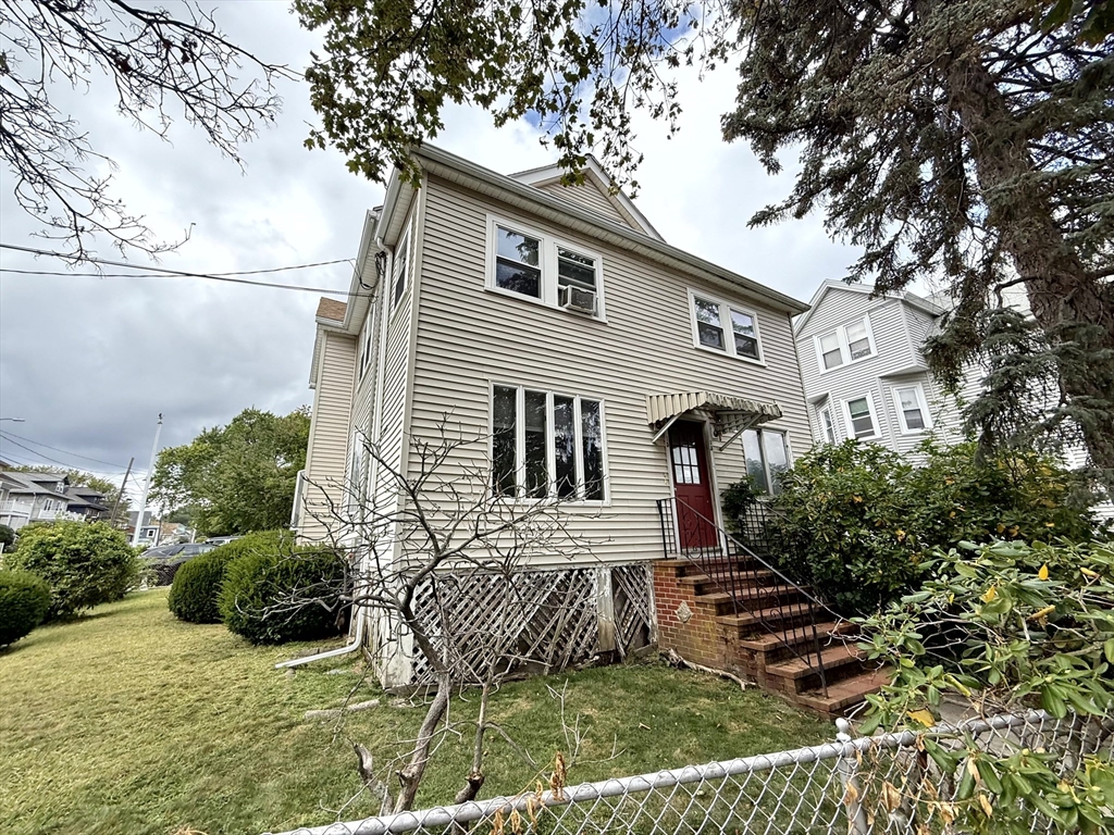 15 Putnam St, Watertown, Massachusetts, 2 Bedrooms Bedrooms, 7 Rooms Rooms,1 BathroomBathrooms,Residential Lease,For Rent,Putnam St,73477304