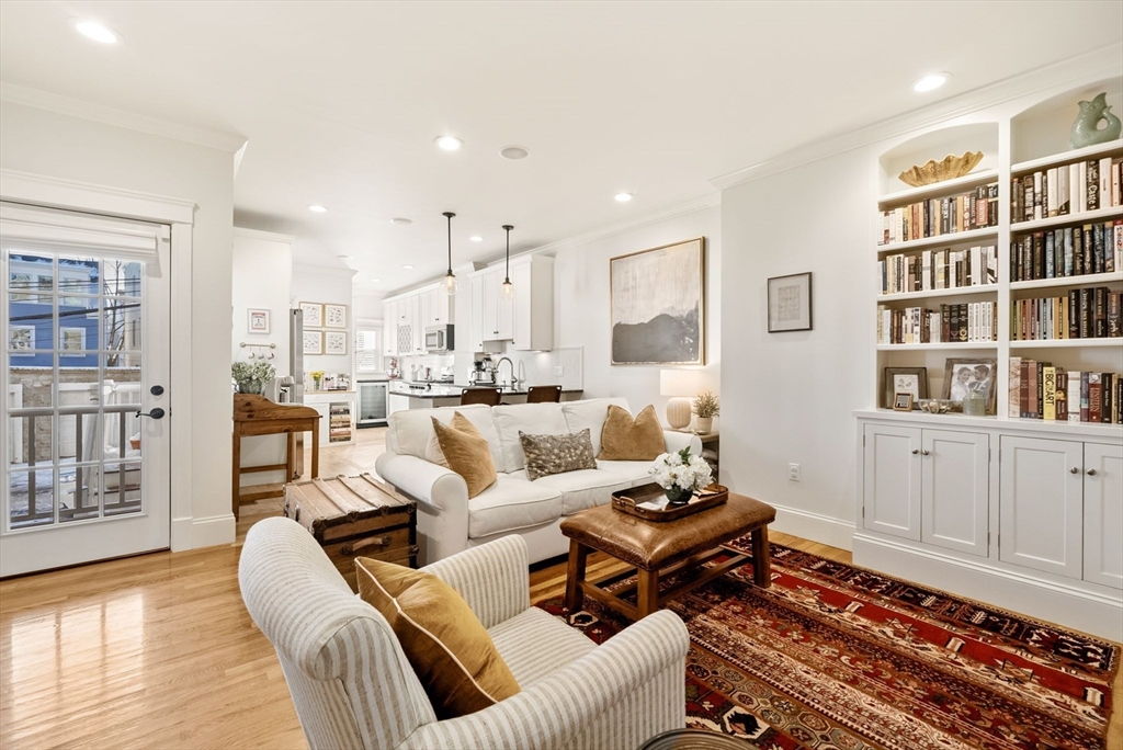 23 Trenton St, Boston, Massachusetts, 2 Bedrooms Bedrooms, 4 Rooms Rooms,2 BathroomsBathrooms,Residential Lease,For Rent,Trenton St,73477324