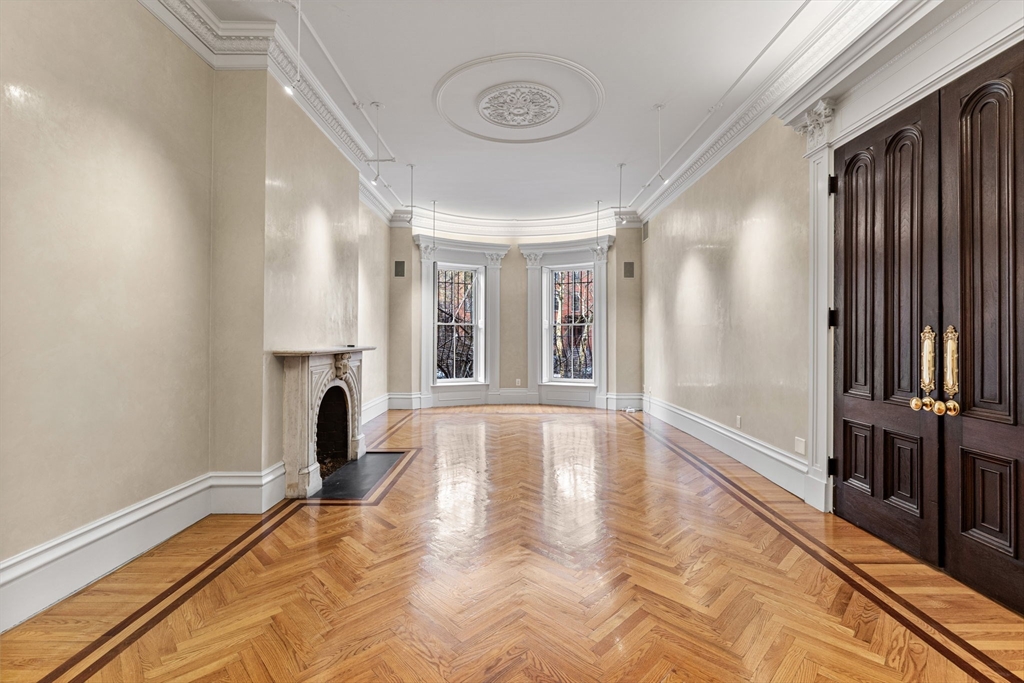 22 Worcester Sq, Boston, Massachusetts, 3 Bedrooms Bedrooms, 6 Rooms Rooms,2.5 BathroomsBathrooms,Residential,For Sale,Worcester Sq,73477325