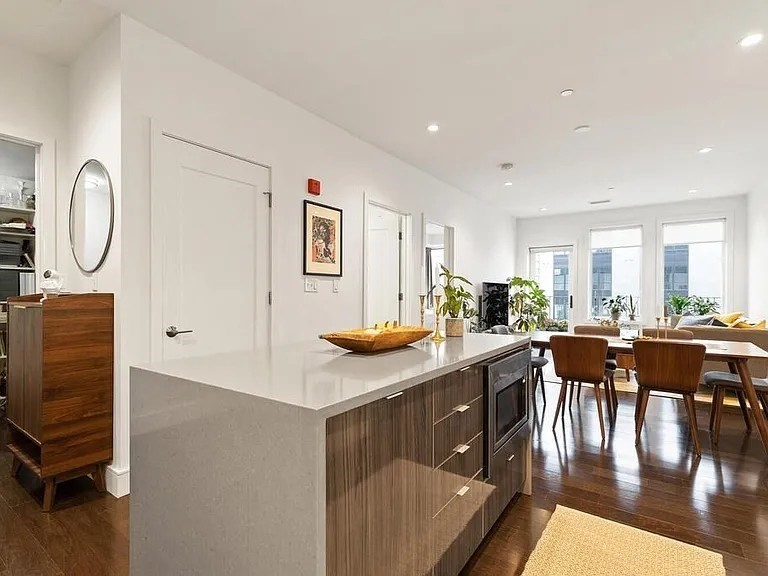 2 West 6th St., Boston, Massachusetts, 1 Bedroom Bedrooms, 4 Rooms Rooms,1 BathroomBathrooms,Residential Lease,For Rent,West 6th St.,73477331