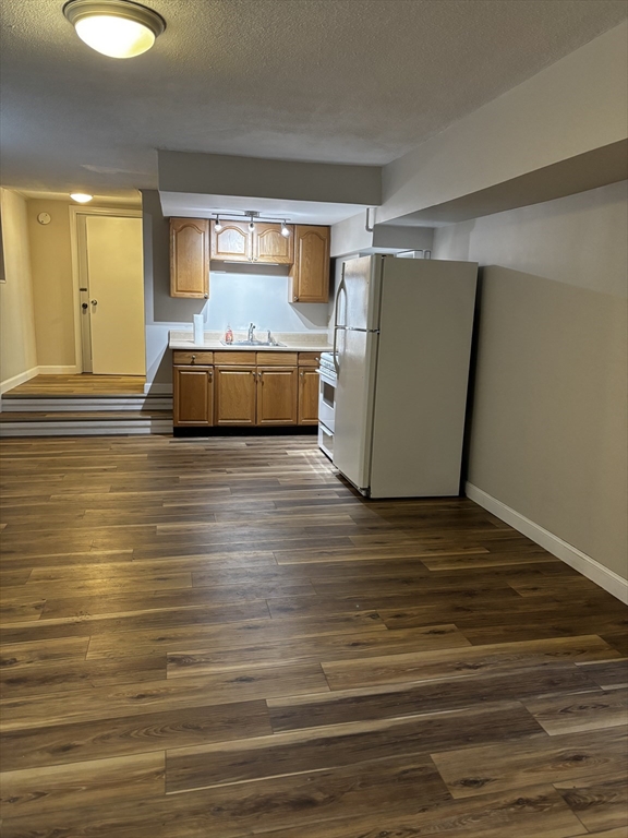 111 Adams, Newton, Massachusetts, 1 Bedroom Bedrooms, 3 Rooms Rooms,1 BathroomBathrooms,Residential Lease,For Rent,Adams,73477336