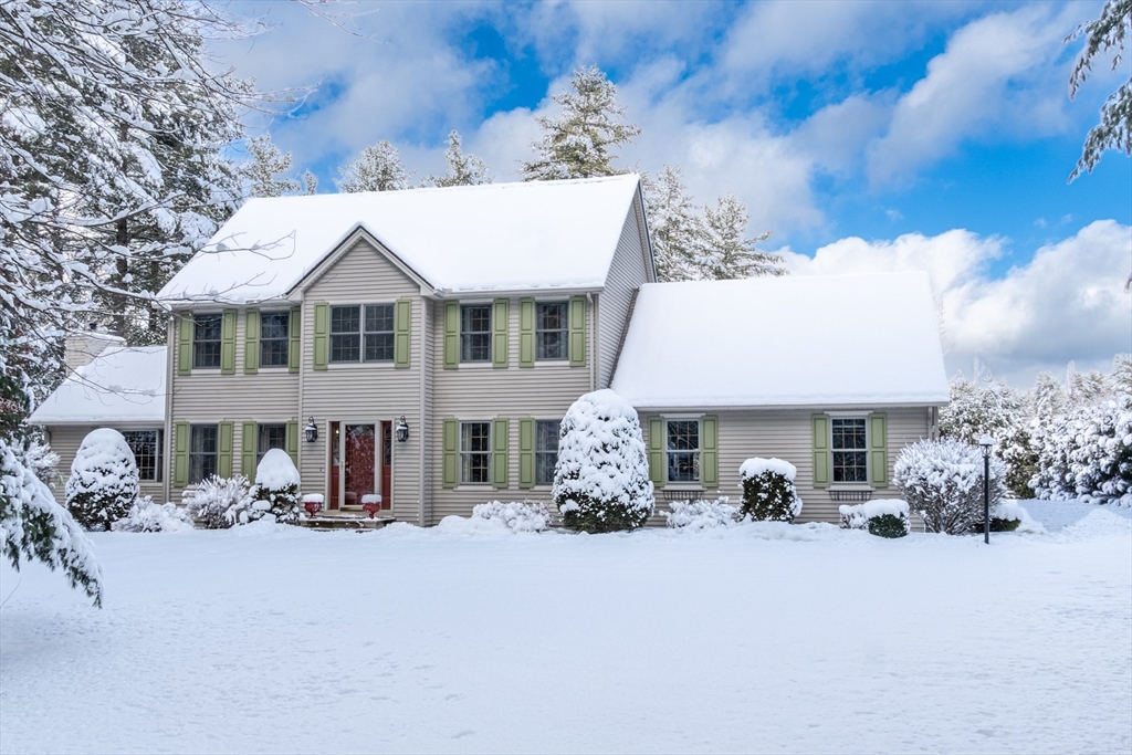 111 Aldrich St, Belchertown, Massachusetts, 3 Bedrooms Bedrooms, 7 Rooms Rooms,2.5 BathroomsBathrooms,Residential,For Sale,Aldrich St,73477332