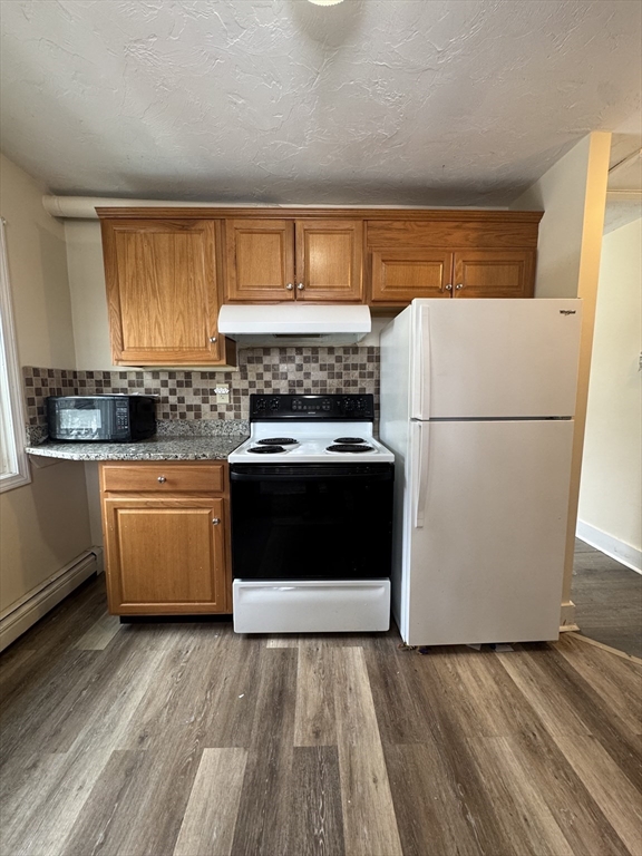 40 E. Water St, Rockland, Massachusetts, 2 Bedrooms Bedrooms, 5 Rooms Rooms,1 BathroomBathrooms,Residential Lease,For Rent,E. Water St,73477346