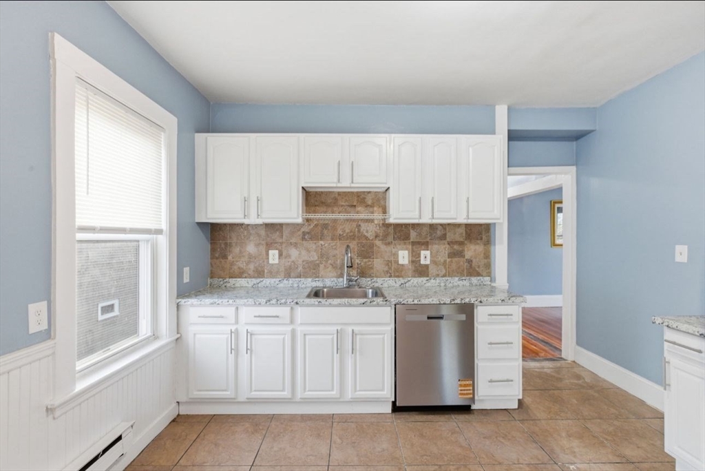 20 Leslie St., Boston, Massachusetts, 3 Bedrooms Bedrooms, 5 Rooms Rooms,1 BathroomBathrooms,Residential Lease,For Rent,Leslie St.,73477348