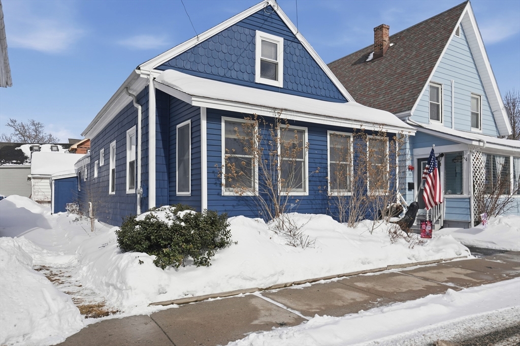 8 School St, Adams, Massachusetts, 3 Bedrooms Bedrooms, 6 Rooms Rooms,1 BathroomBathrooms,Residential,For Sale,School St,73477372