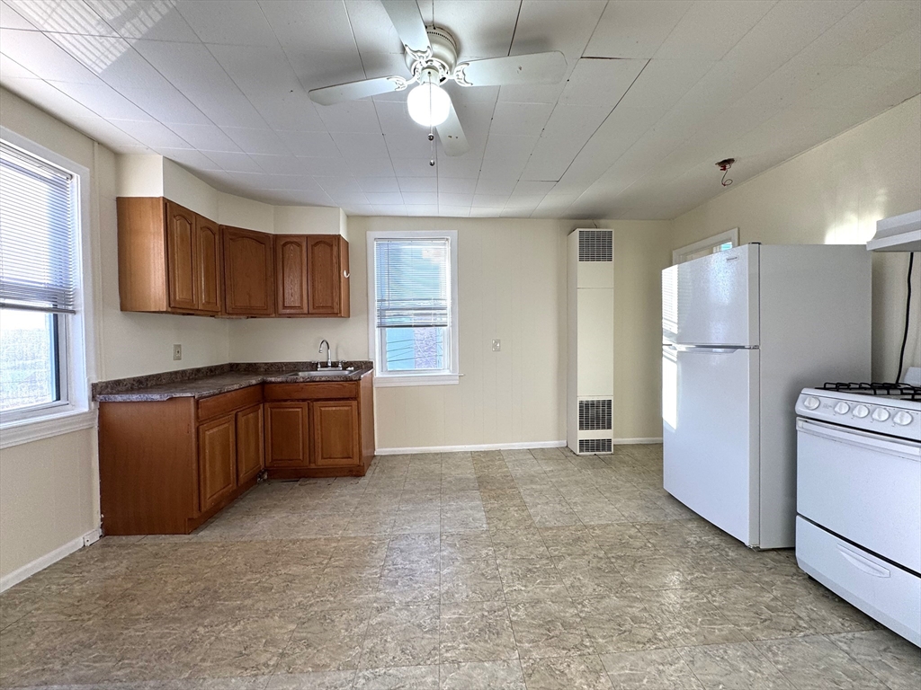 49 Fulton Street, Peabody, Massachusetts, 2 Rooms Rooms,1 BathroomBathrooms,Residential Lease,For Rent,Fulton Street,73477375