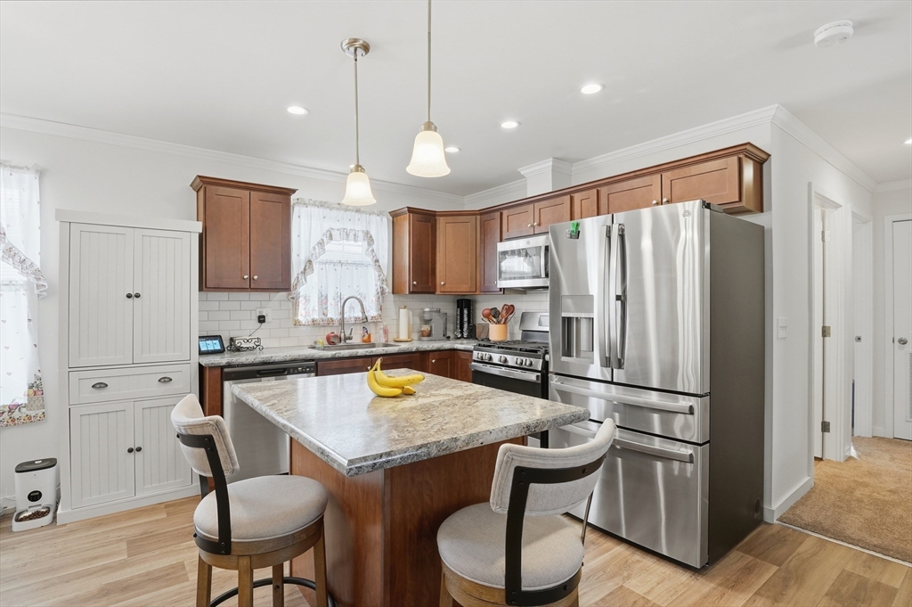 9 Lily Lane, Templeton, Massachusetts, 3 Bedrooms Bedrooms, 5 Rooms Rooms,2 BathroomsBathrooms,Residential,For Sale,Lily Lane,73477378