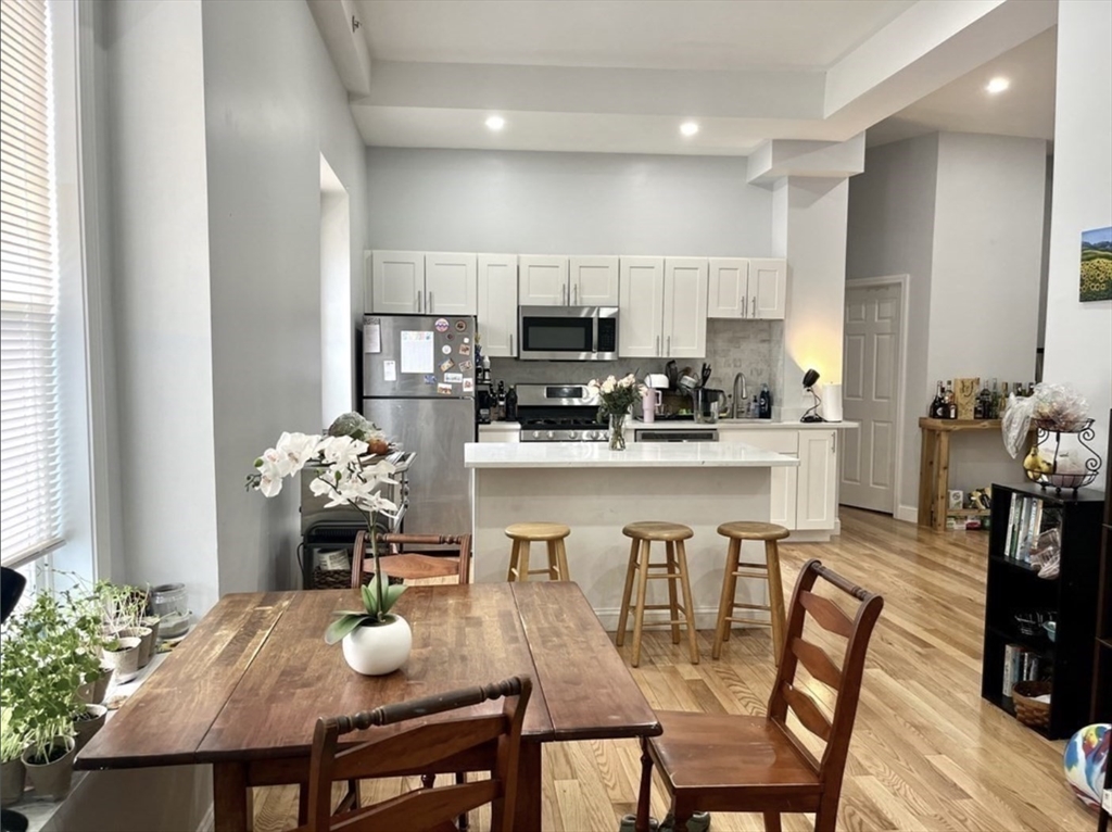 83 Highland St, Boston, Massachusetts, 5 Bedrooms Bedrooms, 8 Rooms Rooms,2 BathroomsBathrooms,Residential Lease,For Rent,Highland St,73477381