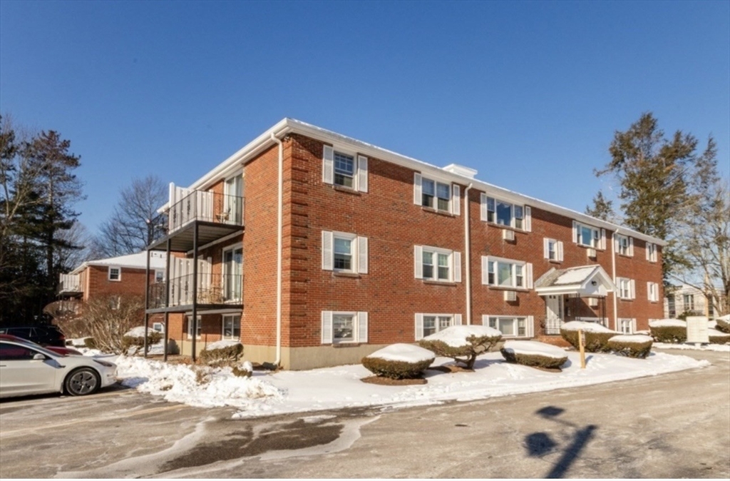 222 School St, Walpole, Massachusetts, 2 Bedrooms Bedrooms, 5 Rooms Rooms,1 BathroomBathrooms,Residential Lease,For Rent,School St,73477389