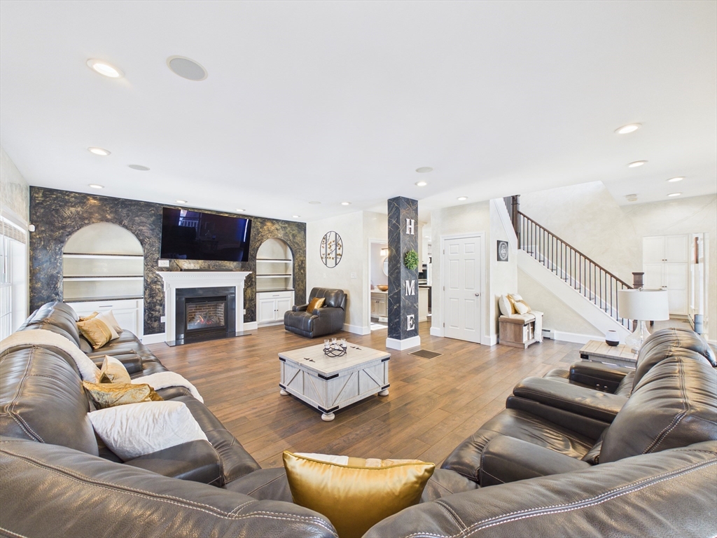 6 Angel Ct, Westport, Massachusetts, 4 Bedrooms Bedrooms, 8 Rooms Rooms,3.5 BathroomsBathrooms,Residential,For Sale,Angel Ct,73477396