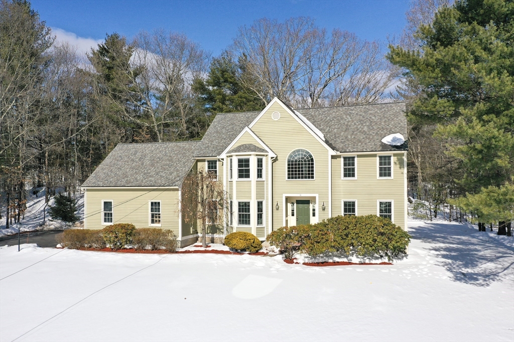 18 Bubbling Brook Rd, Franklin, Massachusetts, 4 Bedrooms Bedrooms, 11 Rooms Rooms,2.5 BathroomsBathrooms,Residential,For Sale,Bubbling Brook Rd,73477405