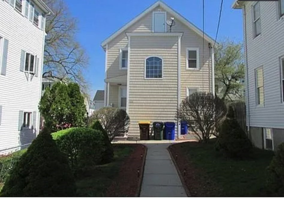 928 Middle St, Fall River, Massachusetts, 4 Bedrooms Bedrooms, 9 Rooms Rooms,2 BathroomsBathrooms,Residential Income,For Sale,Middle St,73477422