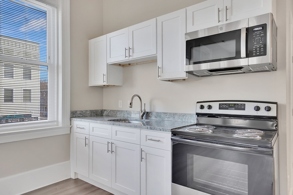 92.5 Maple St, Northampton, Massachusetts, 2 Rooms Rooms,1 BathroomBathrooms,Residential Lease,For Rent,Maple St,73477431