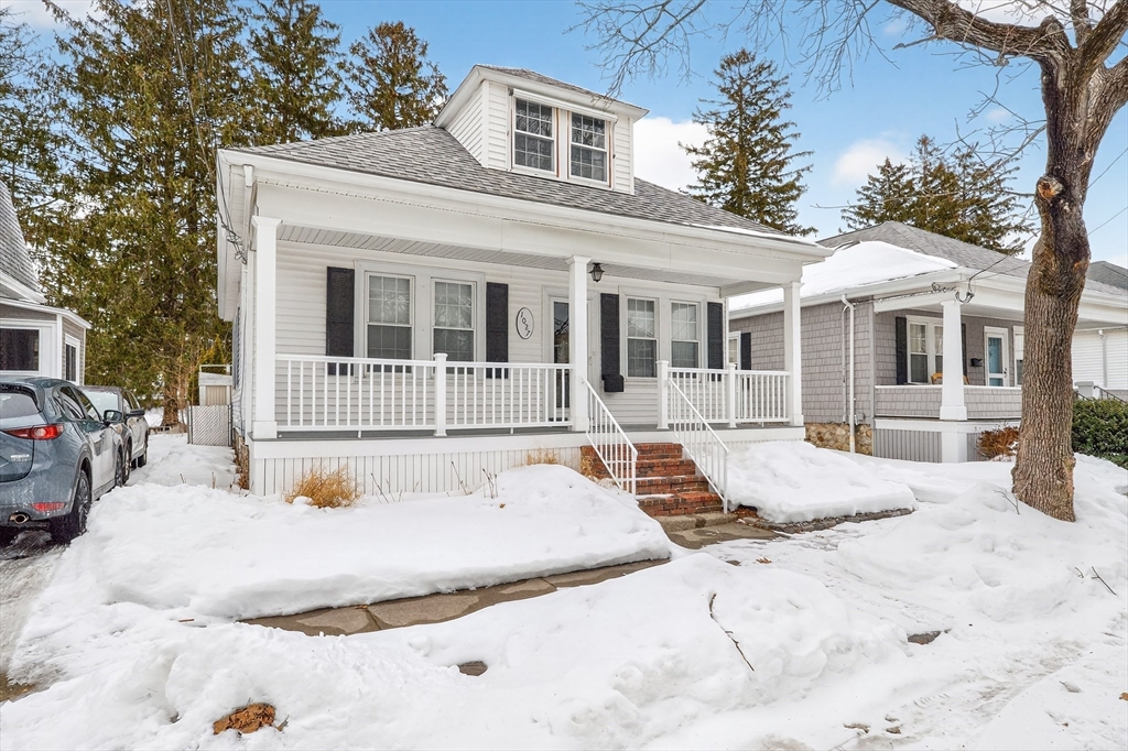 1027 Kenmore St, New Bedford, Massachusetts, 3 Bedrooms Bedrooms, 6 Rooms Rooms,1.5 BathroomsBathrooms,Residential,For Sale,Kenmore St,73477448