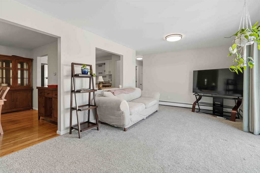 141 Essex, Saugus, Massachusetts, 2 Bedrooms Bedrooms, 5 Rooms Rooms,1 BathroomBathrooms,Residential,For Sale,Essex,73477457