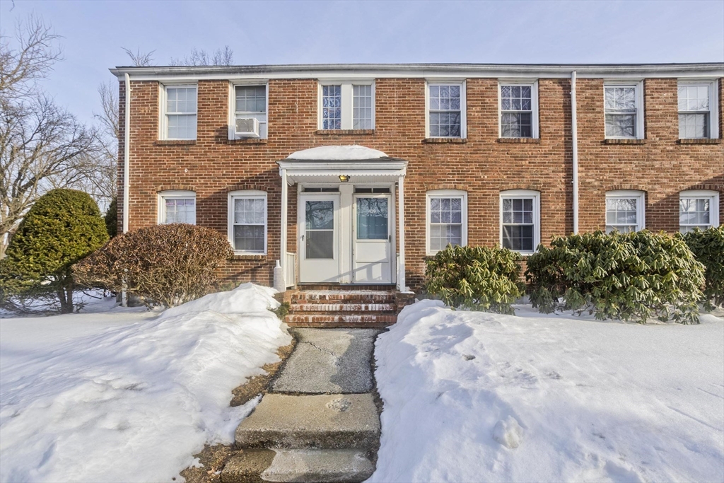439 Cold Spring, West Springfield, Massachusetts, 2 Bedrooms Bedrooms, 5 Rooms Rooms,1 BathroomBathrooms,Residential,For Sale,Cold Spring,73477467