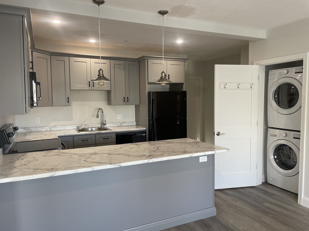 16 Wendell St, Lawrence, Massachusetts, 3 Bedrooms Bedrooms, 5 Rooms Rooms,1.5 BathroomsBathrooms,Residential Lease,For Rent,Wendell St,73477484