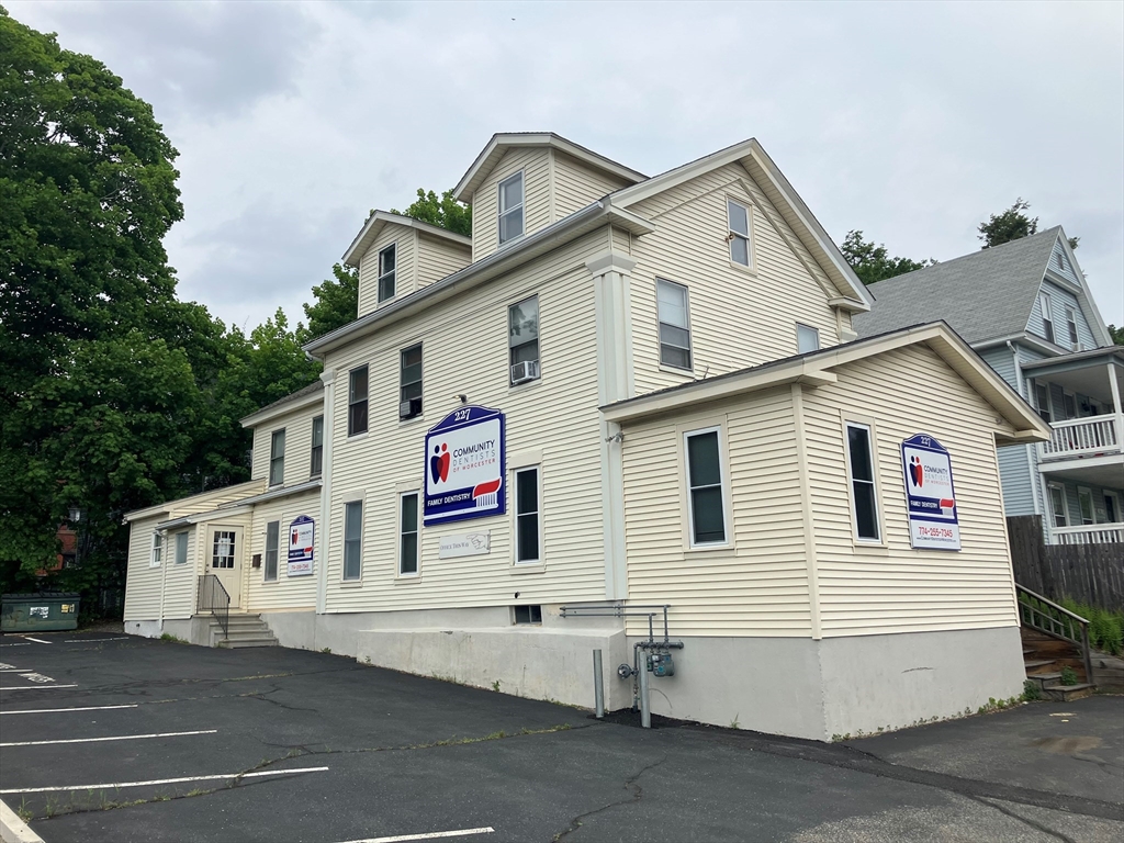 227 Russell St, Worcester, Massachusetts, ,Commercial Sale,For Sale,Russell St,73477485