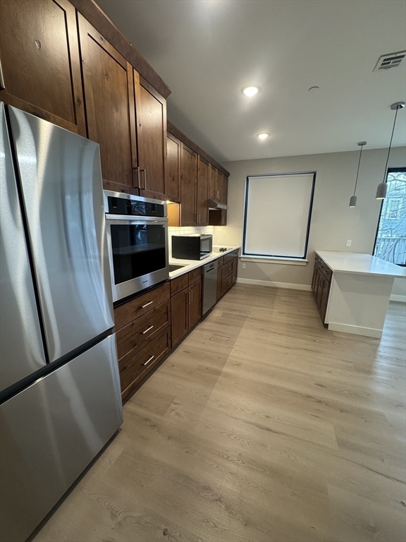 400 West Broadway, Boston, Massachusetts, 1 Bedroom Bedrooms, 4 Rooms Rooms,1 BathroomBathrooms,Residential Lease,For Rent,West Broadway,73472430