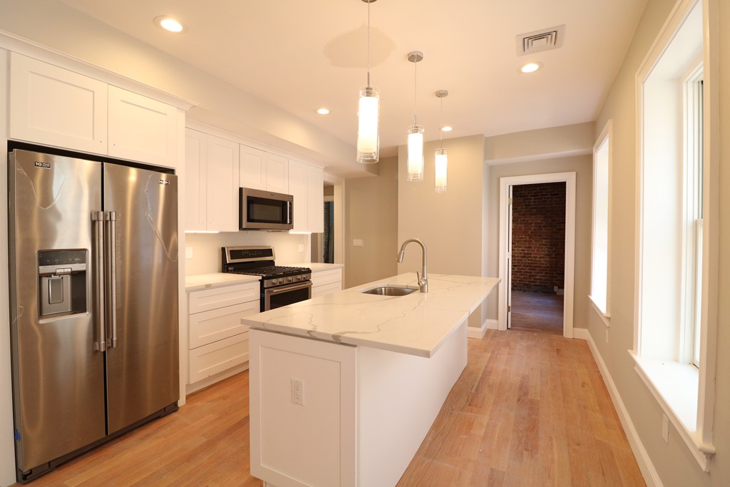 422 Hanover St, Boston, Massachusetts, 4 Bedrooms Bedrooms, 6 Rooms Rooms,2 BathroomsBathrooms,Residential Lease,For Rent,Hanover St,73477489