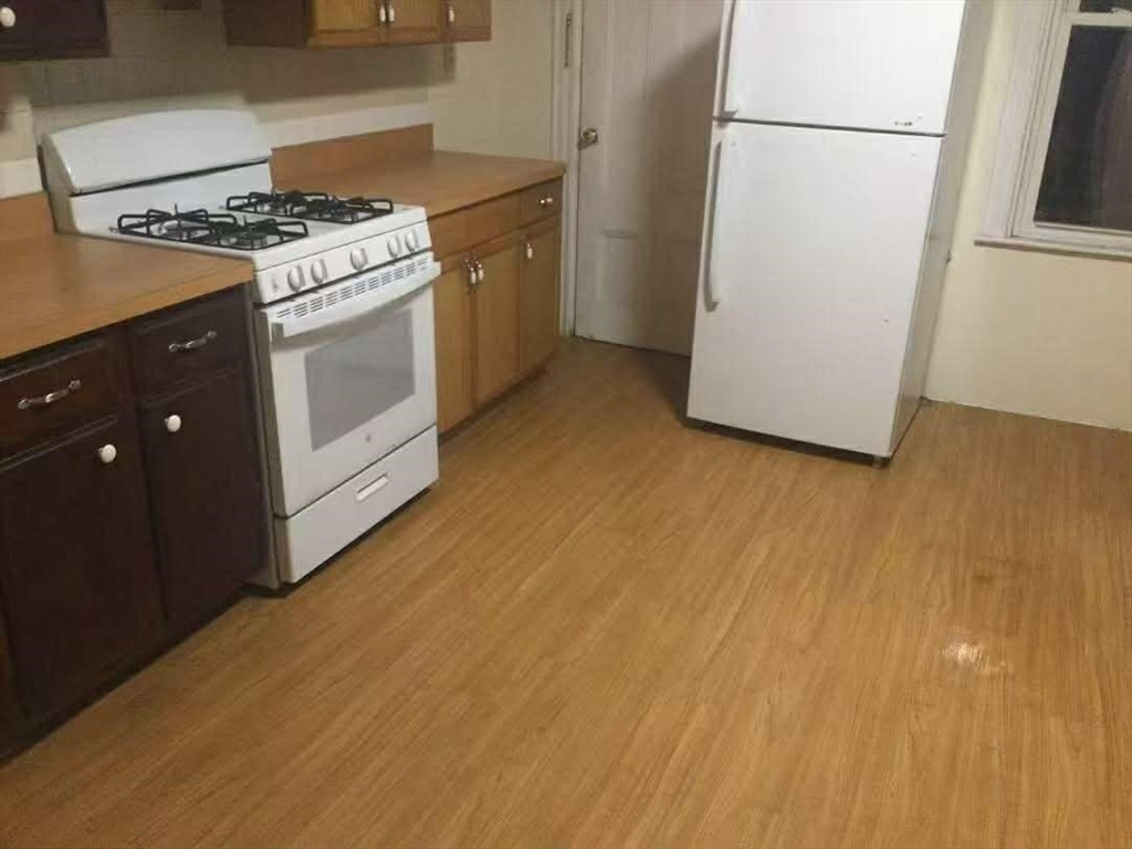 236 Cypress St., Brookline, Massachusetts, 4 Bedrooms Bedrooms, 7 Rooms Rooms,1.5 BathroomsBathrooms,Residential Lease,For Rent,Cypress St.,73477500