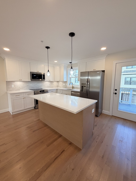 9 Acton Rd, Chelmsford, Massachusetts, 3 Bedrooms Bedrooms, 6 Rooms Rooms,3.5 BathroomsBathrooms,Residential,For Sale,Acton Rd,73477504