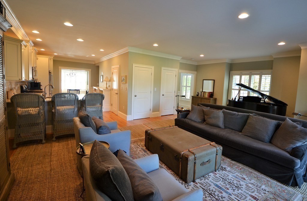 11 Tufts, Winchester, Massachusetts, 4 Bedrooms Bedrooms, 13 Rooms Rooms,2.5 BathroomsBathrooms,Residential Lease,For Rent,Tufts,73477507