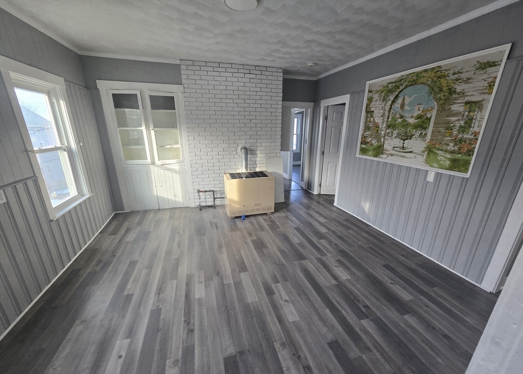 351 Tecumseh St, Fall River, Massachusetts, 3 Bedrooms Bedrooms, 5 Rooms Rooms,1 BathroomBathrooms,Residential Lease,For Rent,Tecumseh St,73477509